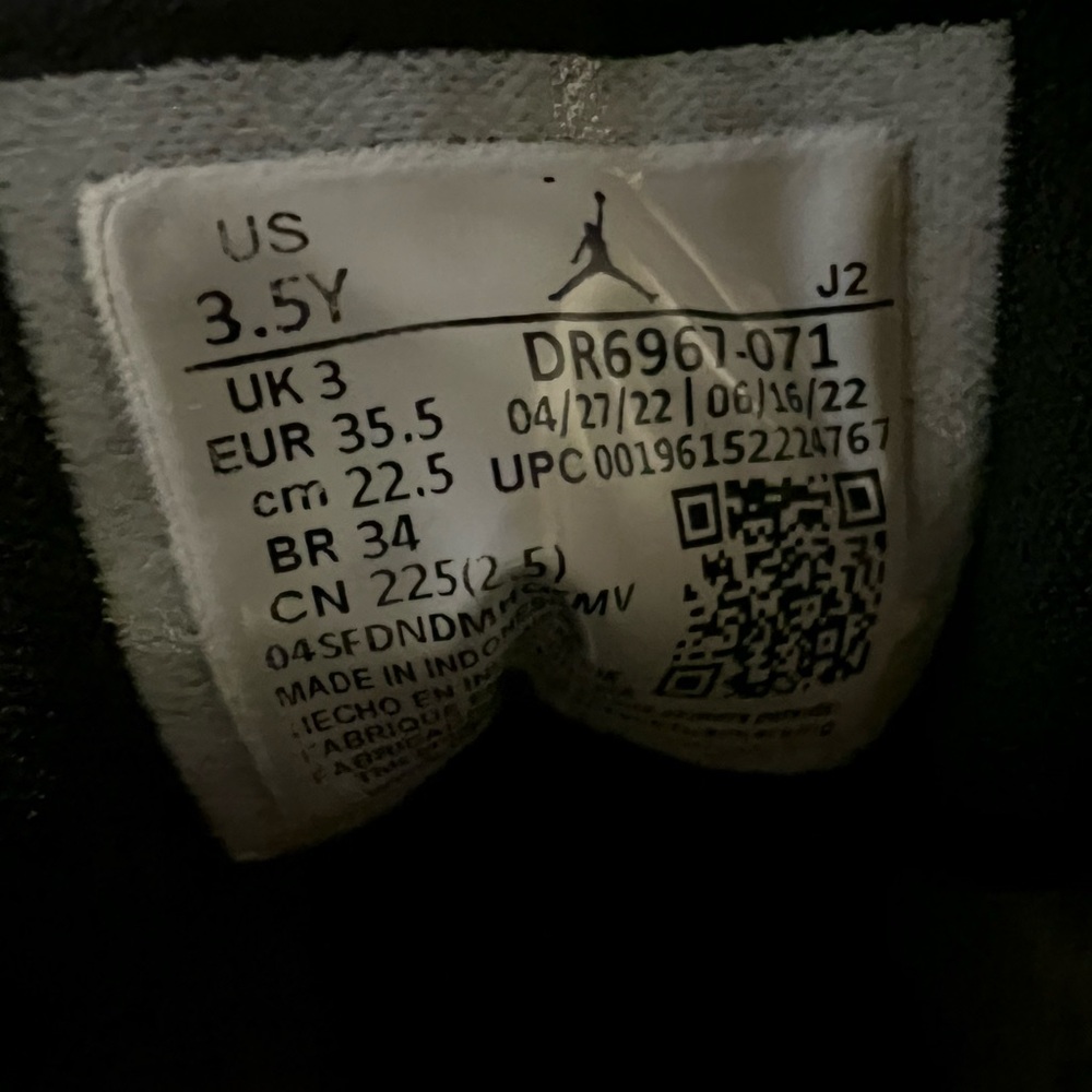 Jordan Kids Sneakers Black and Gold Accents  Size 3.5 DR6967-071 - Picture 11 of 11